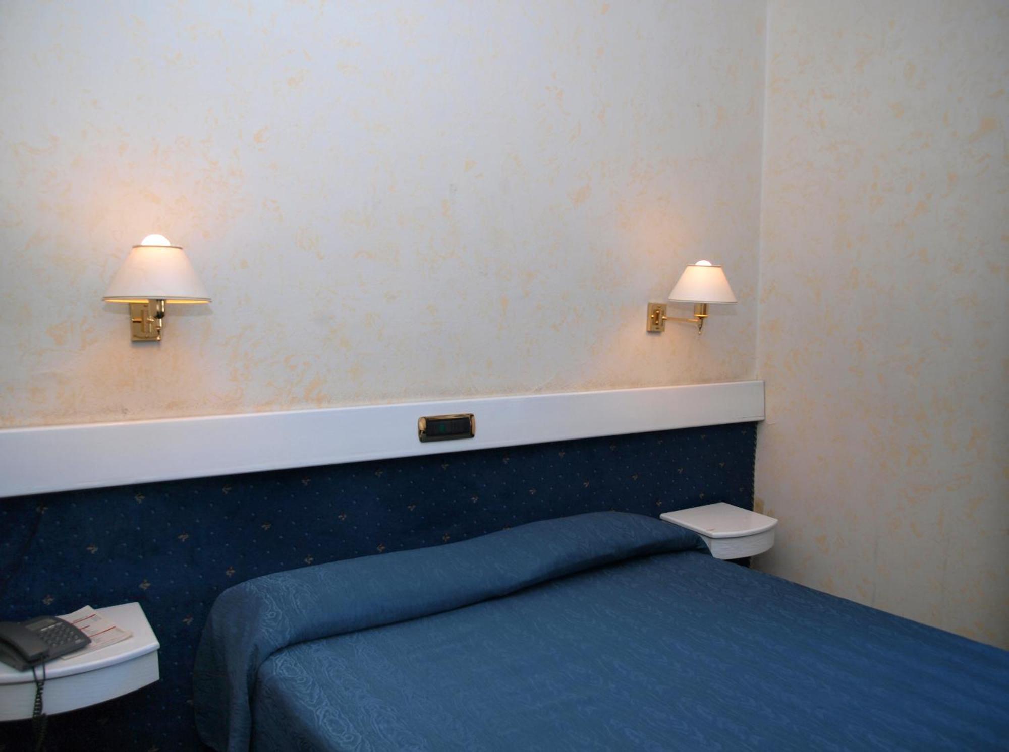 Eurohotel Piacenza Esterno foto