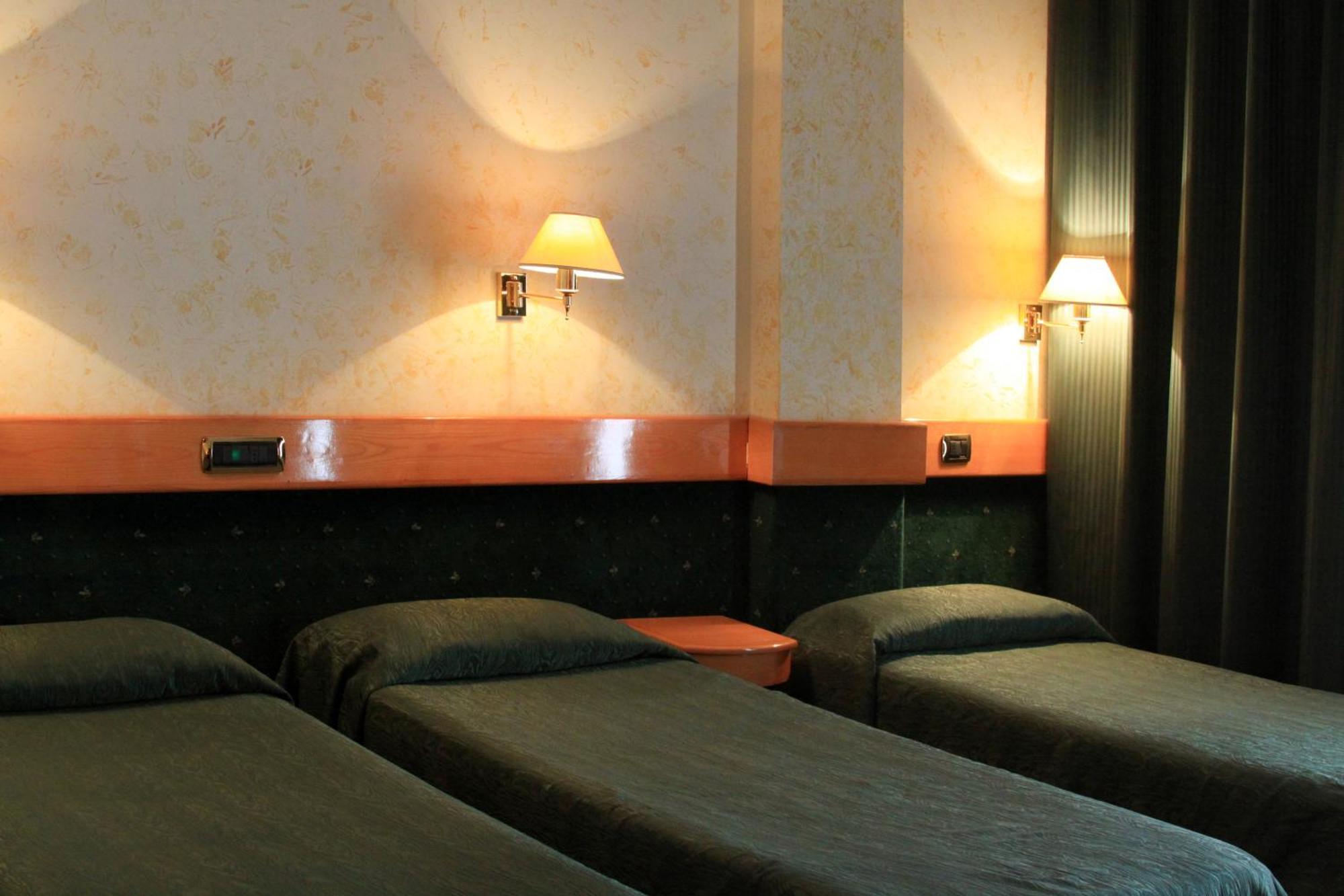 Eurohotel Piacenza Esterno foto