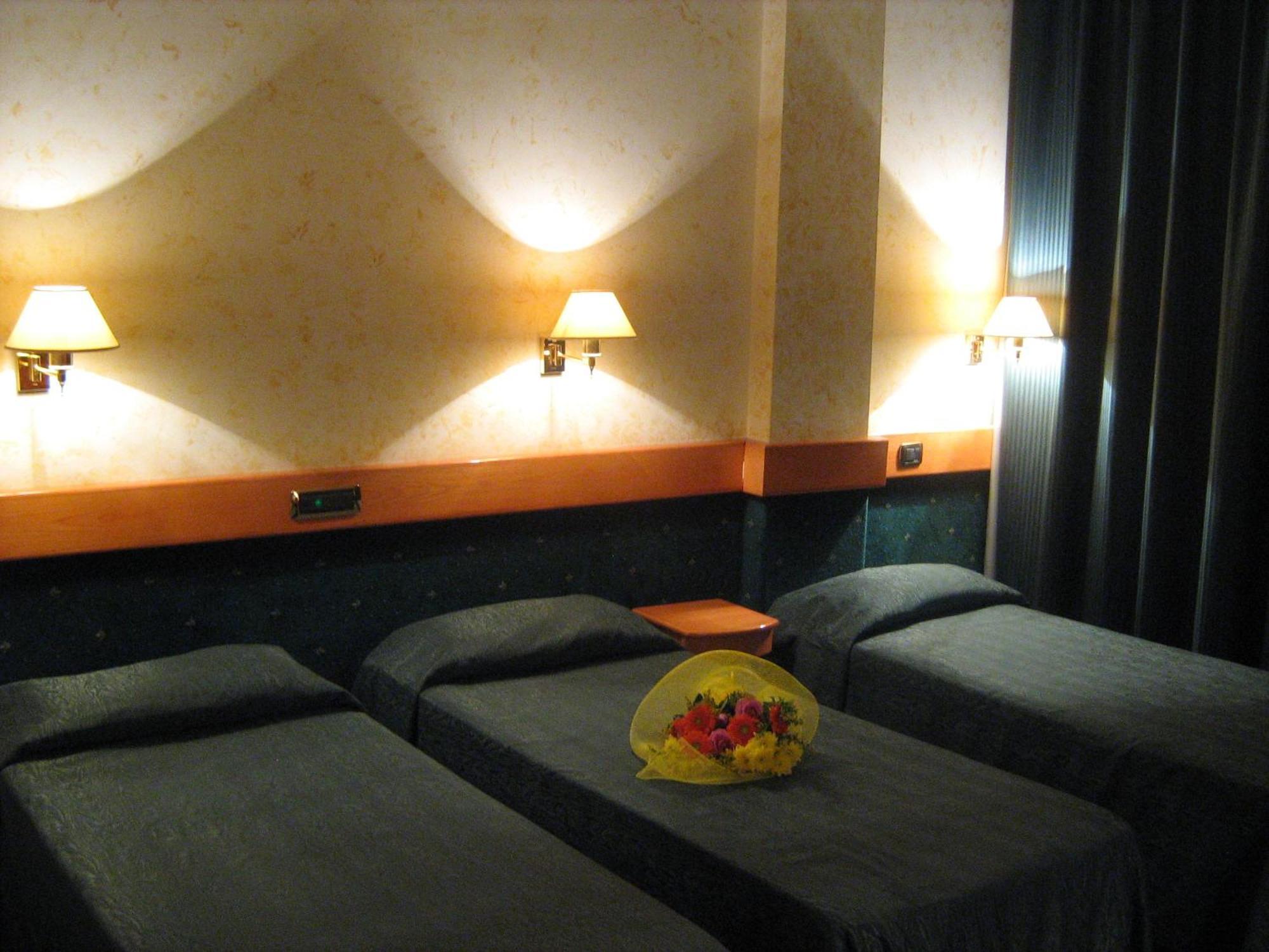 Eurohotel Piacenza Esterno foto