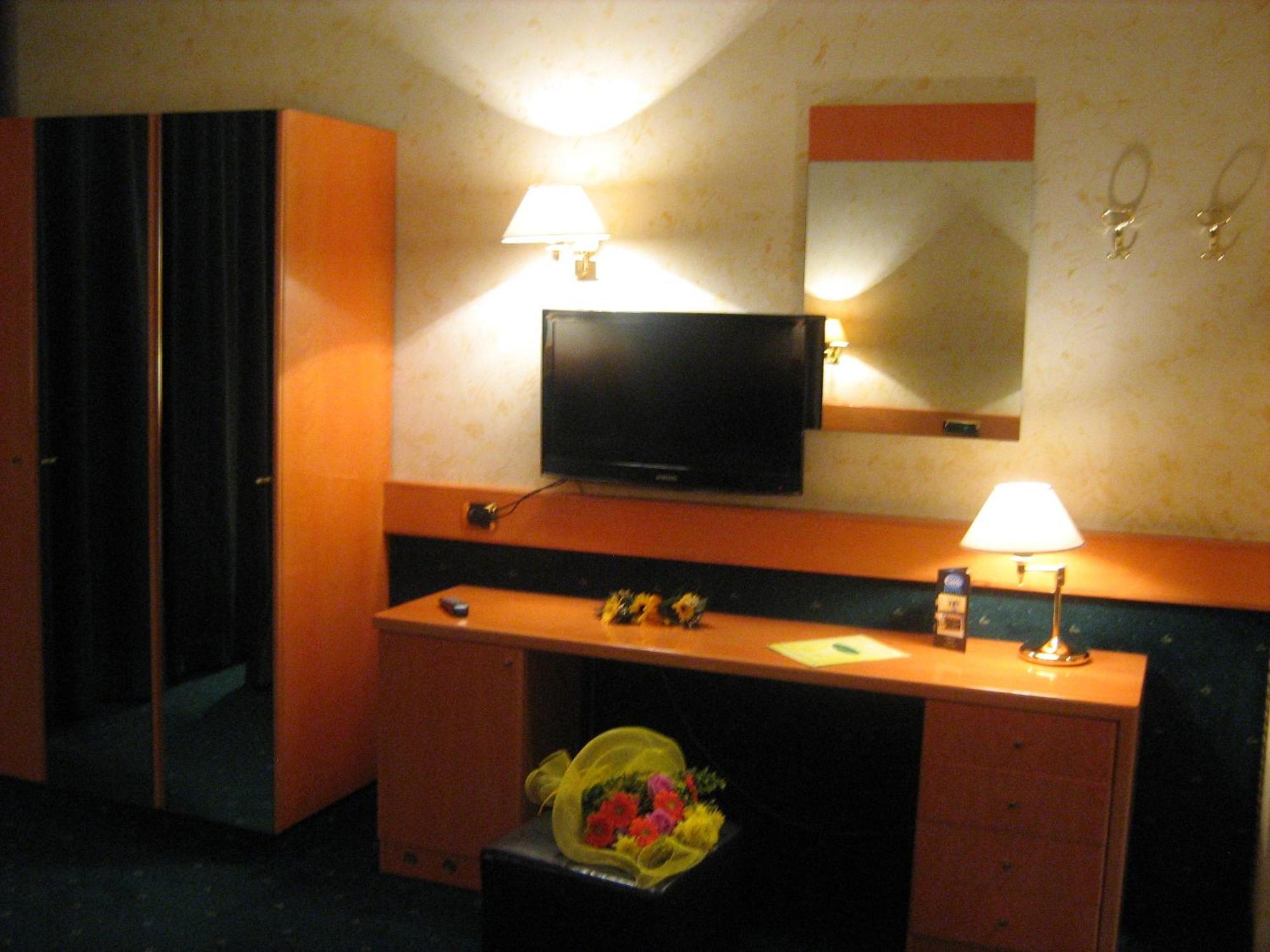 Eurohotel Piacenza Esterno foto