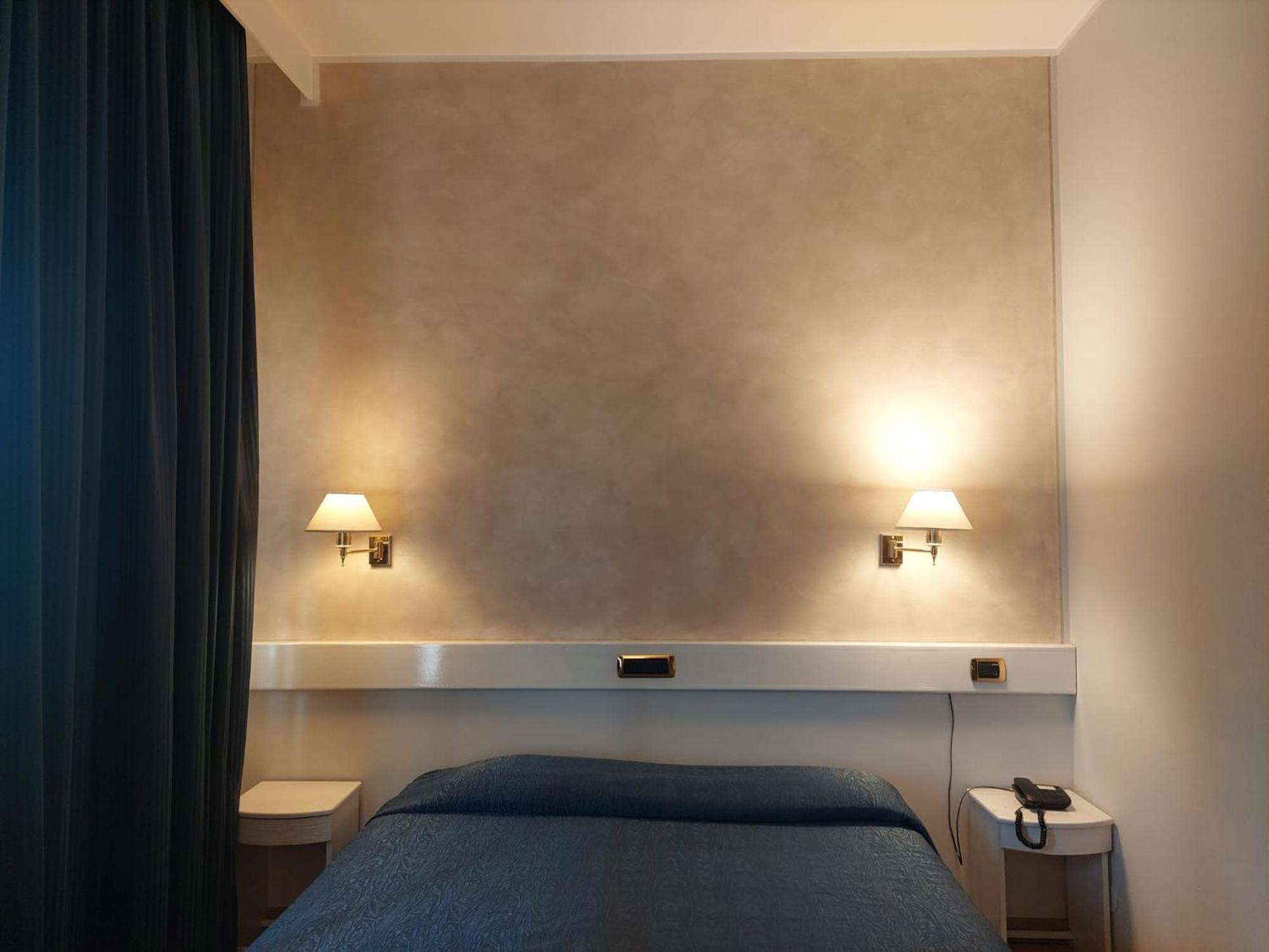 Eurohotel Piacenza Esterno foto